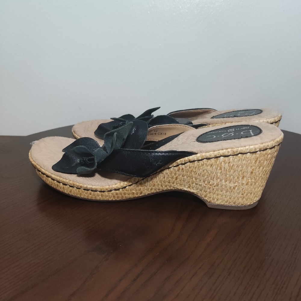 Born Boc Wedge‎ Sandals Womens 10 M Black Leather Floral Comfort Thong Cork Heal
